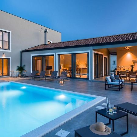 Villa & Jardin - Luxury Villa With Swimming Pool Vrh  Экстерьер фото