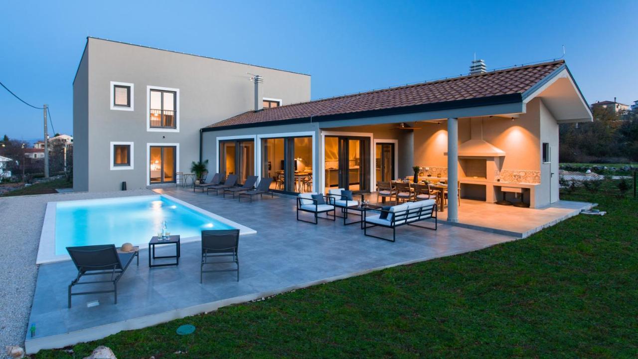 Villa & Jardin - Luxury Villa With Swimming Pool Vrh  Экстерьер фото