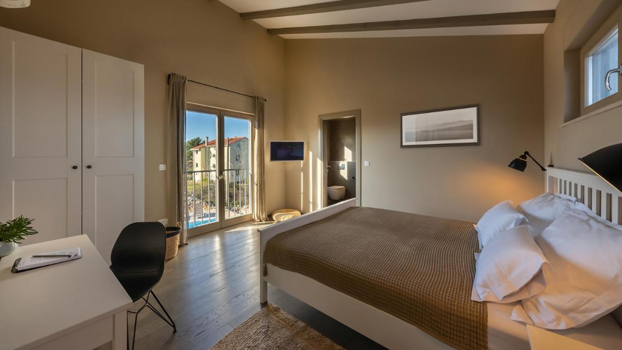 Villa & Jardin - Luxury Villa With Swimming Pool Vrh  Экстерьер фото