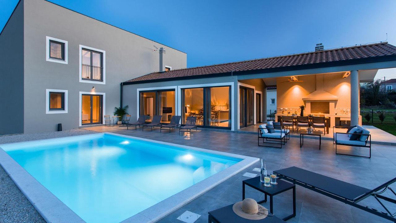 Villa & Jardin - Luxury Villa With Swimming Pool Vrh  Экстерьер фото
