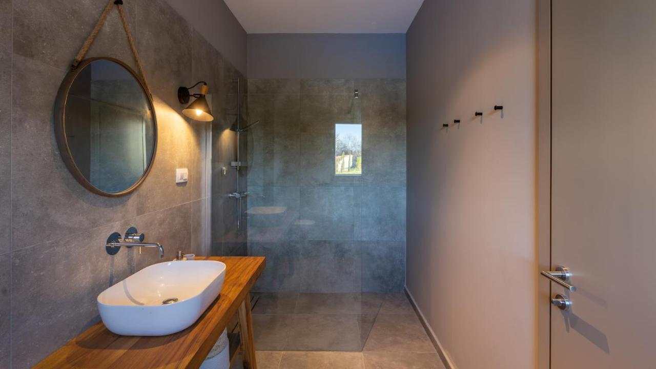 Villa & Jardin - Luxury Villa With Swimming Pool Vrh  Экстерьер фото