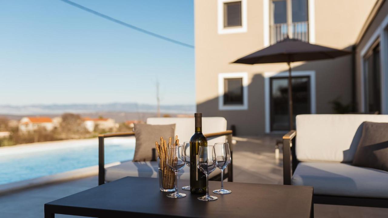 Villa & Jardin - Luxury Villa With Swimming Pool Vrh  Экстерьер фото