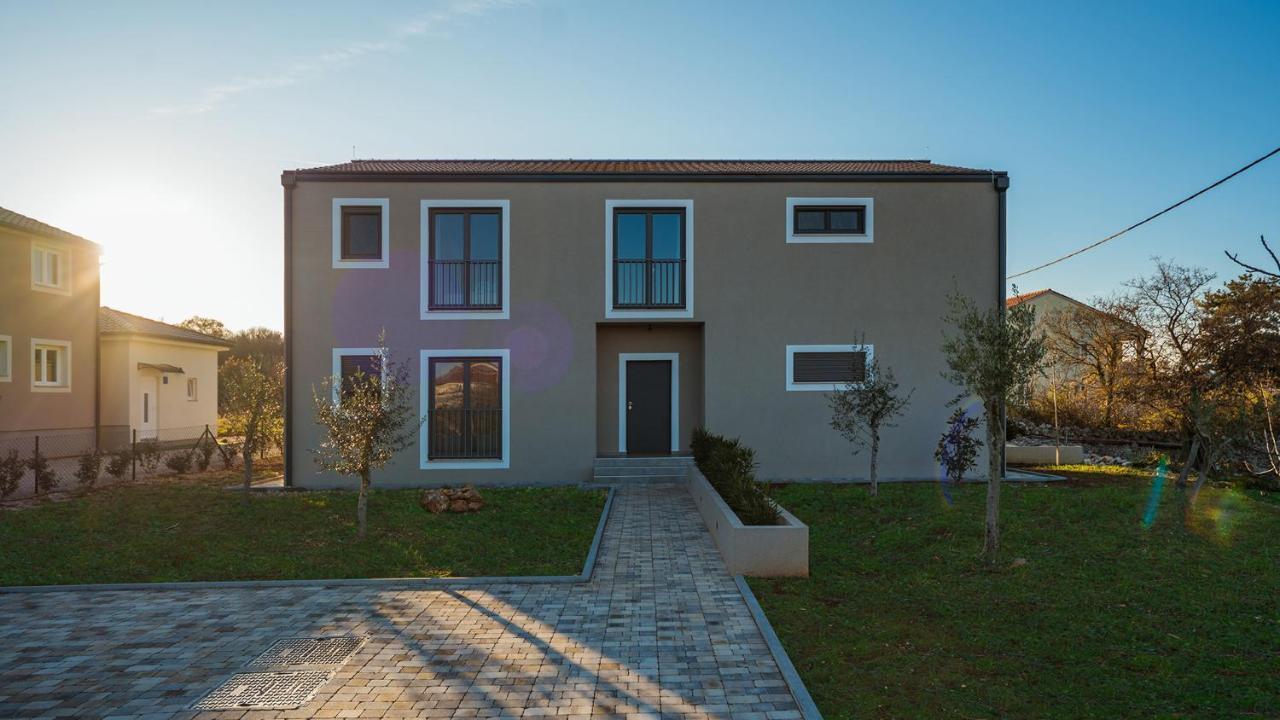 Villa & Jardin - Luxury Villa With Swimming Pool Vrh  Экстерьер фото