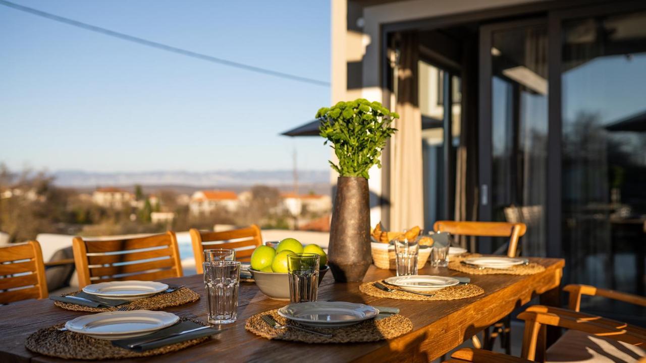 Villa & Jardin - Luxury Villa With Swimming Pool Vrh  Экстерьер фото